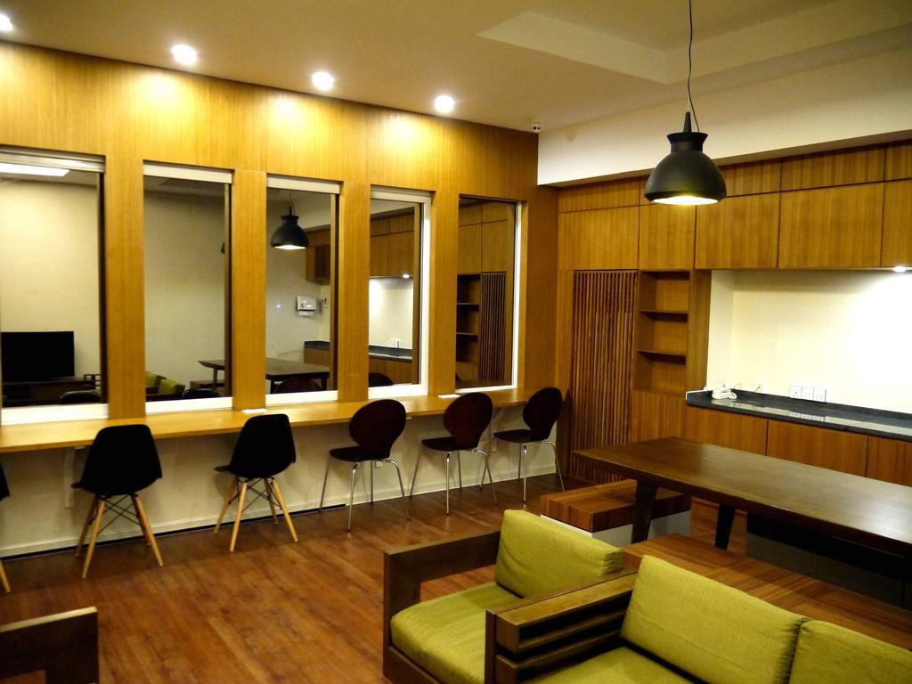 Yama Hotel & Rooftop Bar Янгон Екстериор снимка
