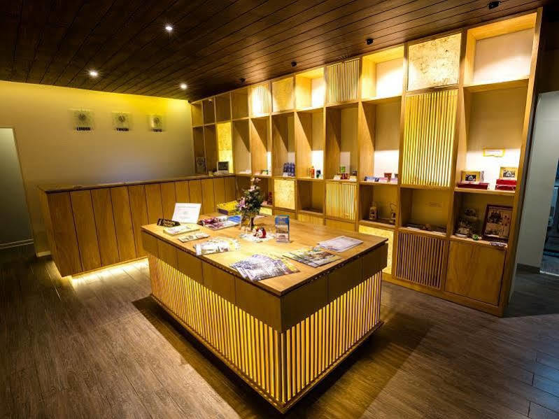 Yama Hotel & Rooftop Bar Янгон Екстериор снимка