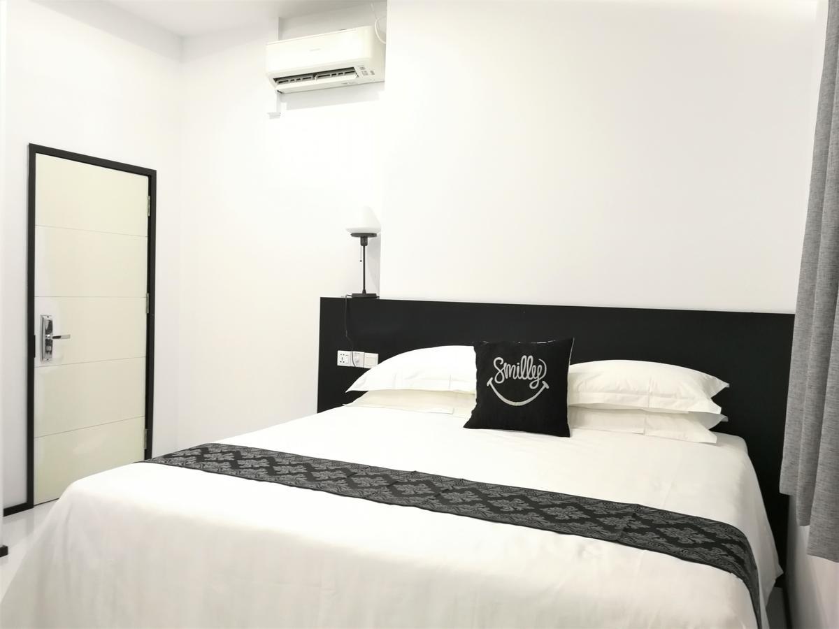 Yama Hotel & Rooftop Bar Янгон Екстериор снимка