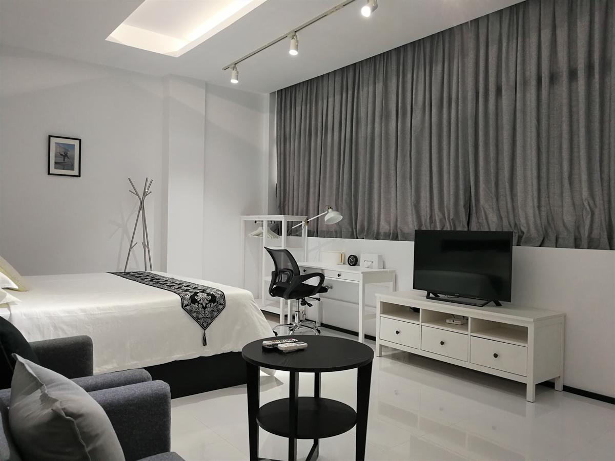 Yama Hotel & Rooftop Bar Янгон Екстериор снимка
