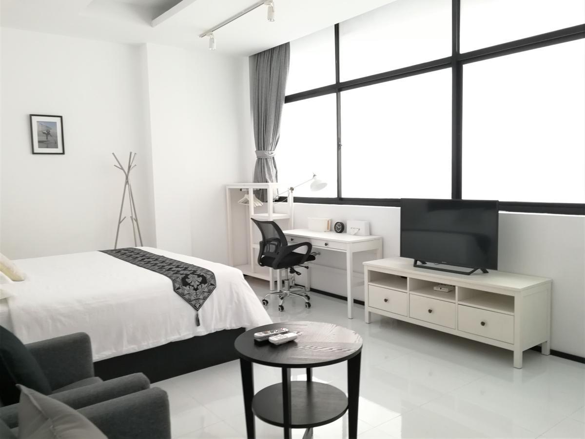 Yama Hotel & Rooftop Bar Янгон Екстериор снимка